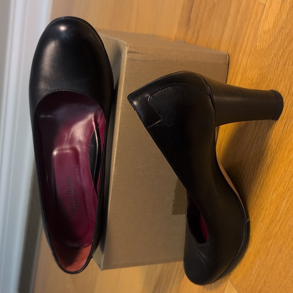 Taryn Rose Leather Pumps Sz 40
